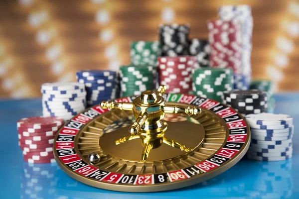 Mobile phone showing kejut 77 Sic Bo betting interface with dice outcomes and payment options